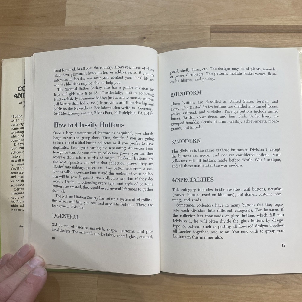 Button Collecting and Crafting Written, Illustrated by Arden J Newsome - HC 1976 - Picture 11 of 16